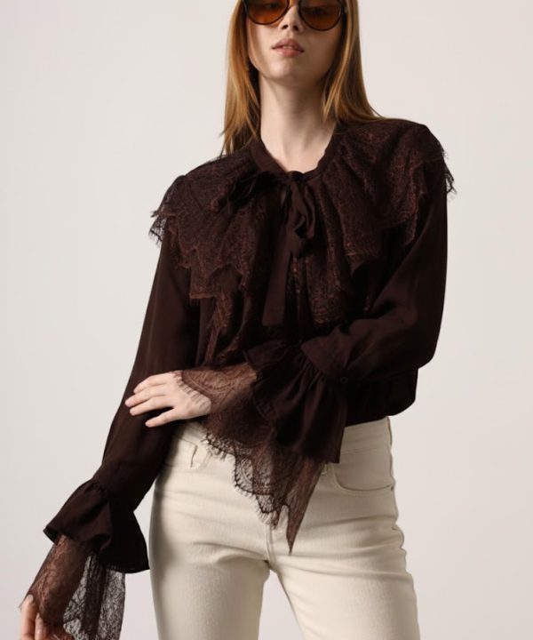 DANTELLİ YAKA BAĞLAMALI GÖMLEK