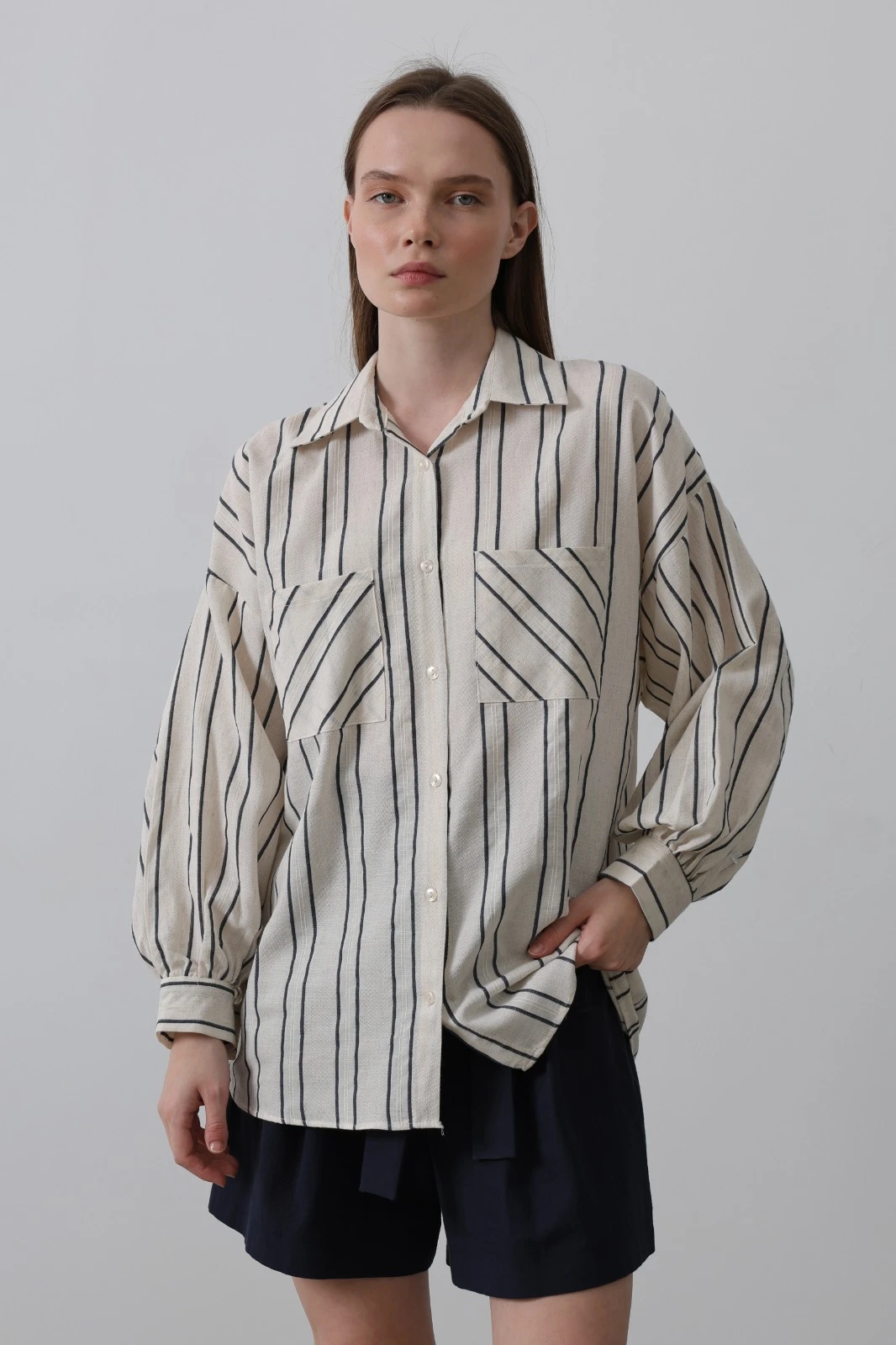 ÇİZGİLİ ÇİFT CEPLİ KETEN GÖMLEK