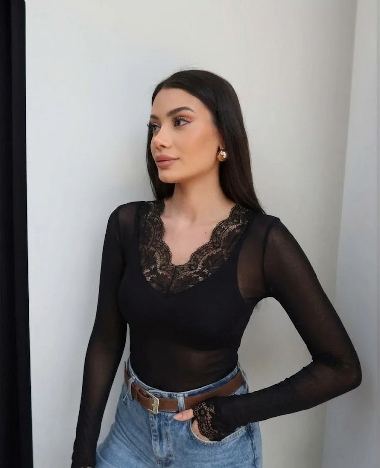 DANTEL YAKA KAŞMİR KARISIMLI BLUZ